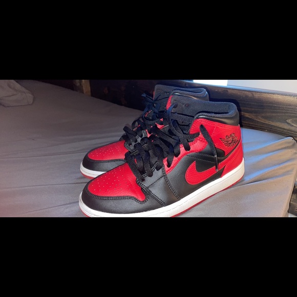 Jordan 1 “BANNED” - Picture 1 of 2